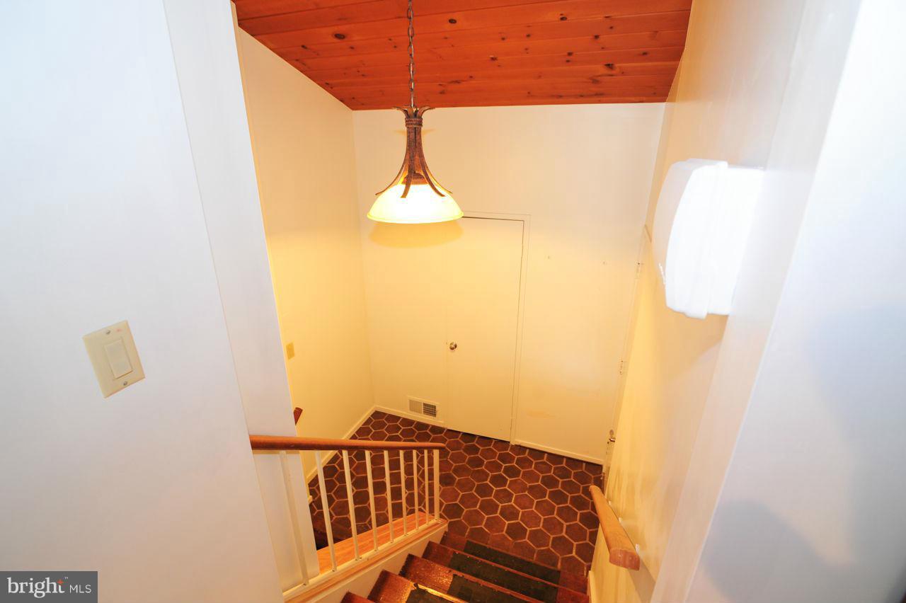 1946 Upper Lake Drive Reston, VA 20191 - Photo 17 of 21 Interior (General)