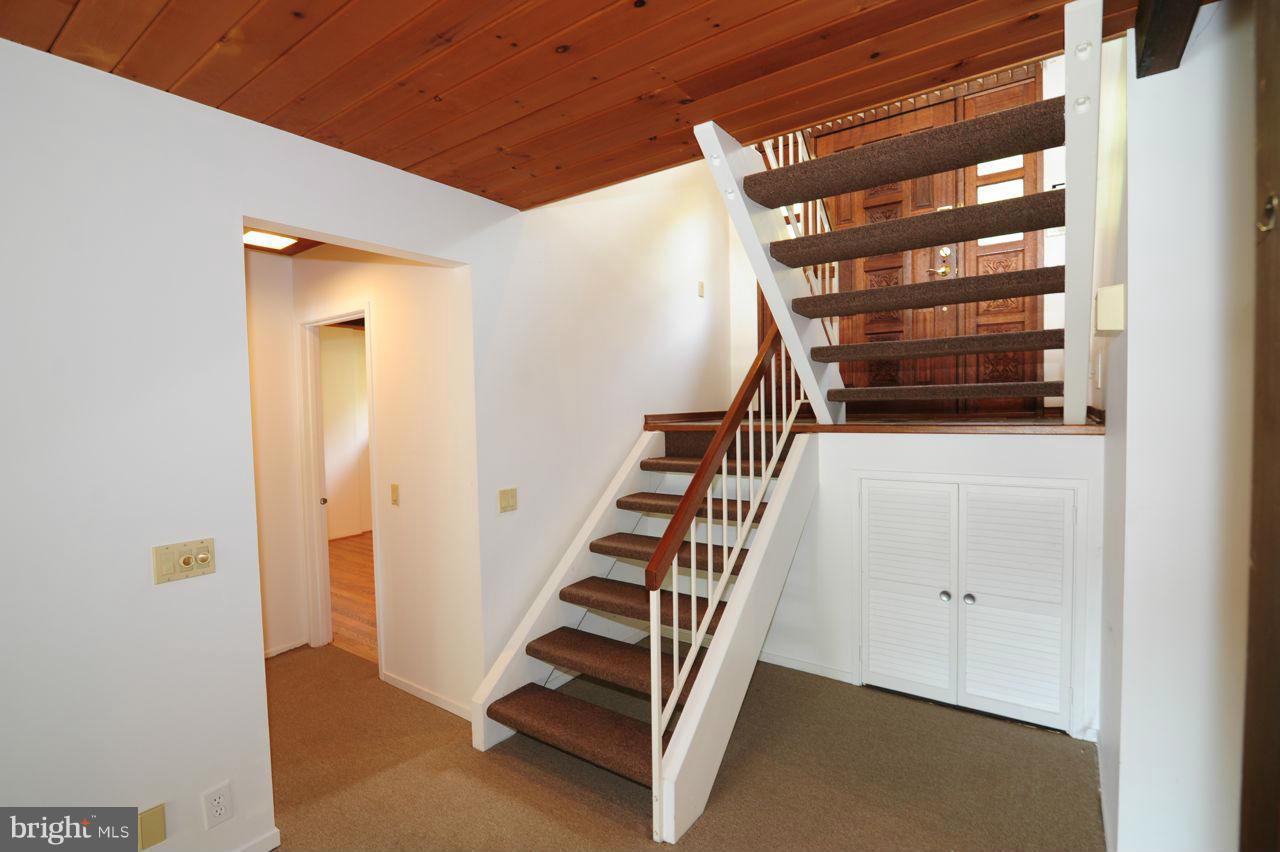 1946 Upper Lake Drive Reston, VA 20191 - Photo 18 of 21 Interior (General)