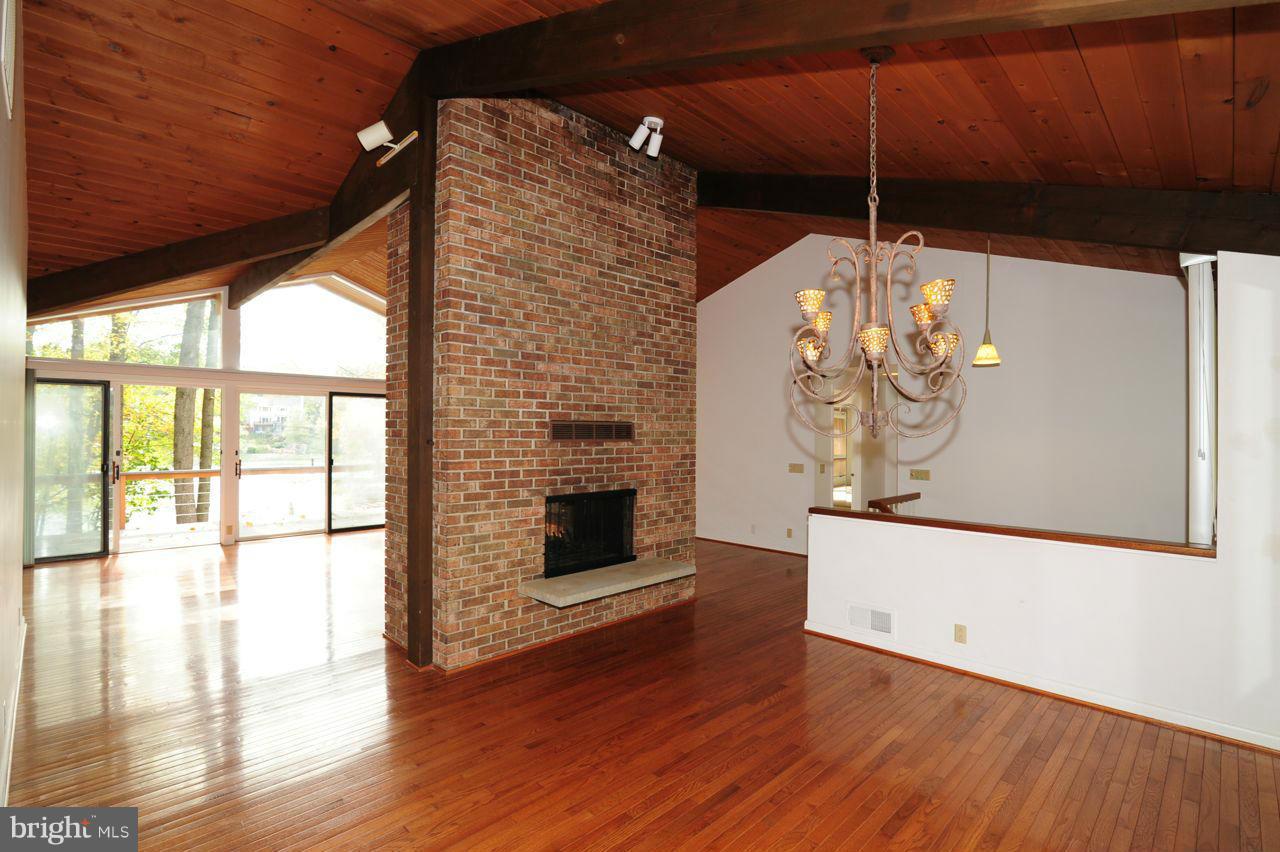 1946 Upper Lake Drive Reston, VA 20191 - Photo 6 of 21 Family Room