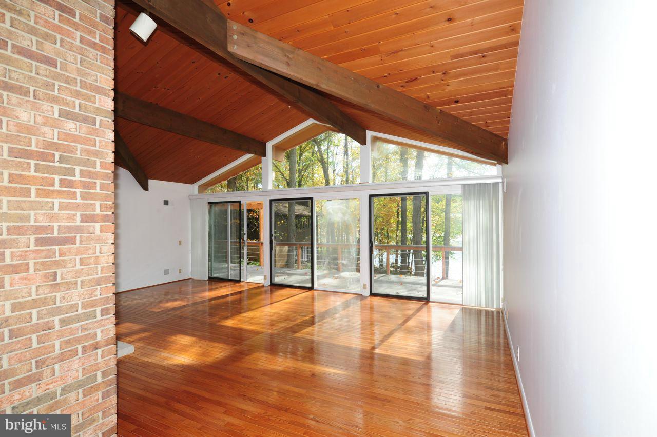 1946 Upper Lake Drive Reston, VA 20191 - Photo 7 of 21 Family Room