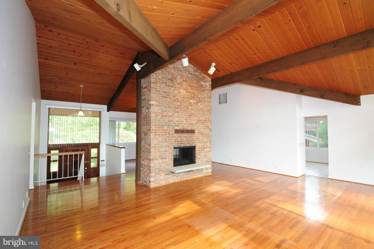 1946 Upper Lake Drive Reston, VA 20191 - Photo 8 of 21 Family Room