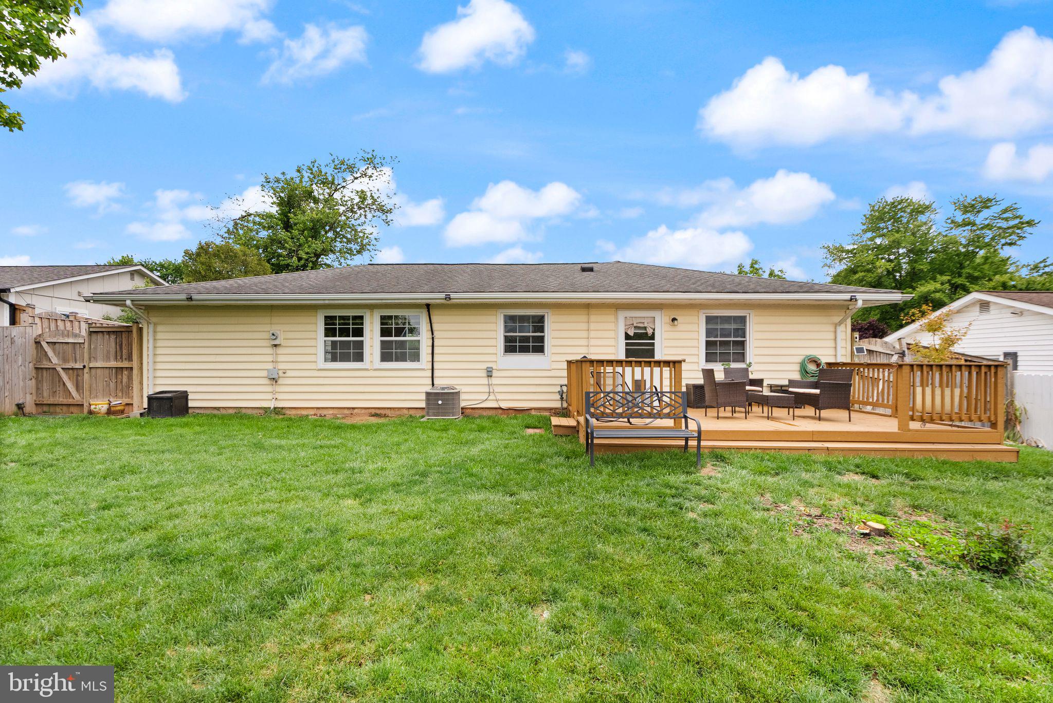 514 West Nettle Tree Road Sterling, VA 20164 - Photo 48 of 49 Spacious living out door enjoyment!
