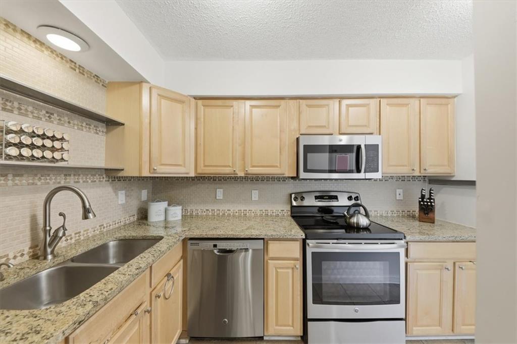 225 Triumph Drive Northwest Atlanta, GA 30327 - Photo 7 of 39