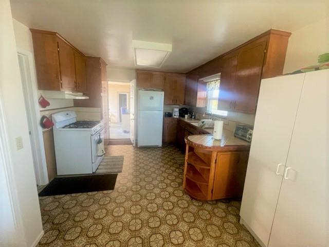 504 Harding Circle Salinas, CA 93906 - Photo 5 of 16 a kitchen with stainless steel appliances granite countertop a refrigerator a stove and a sink