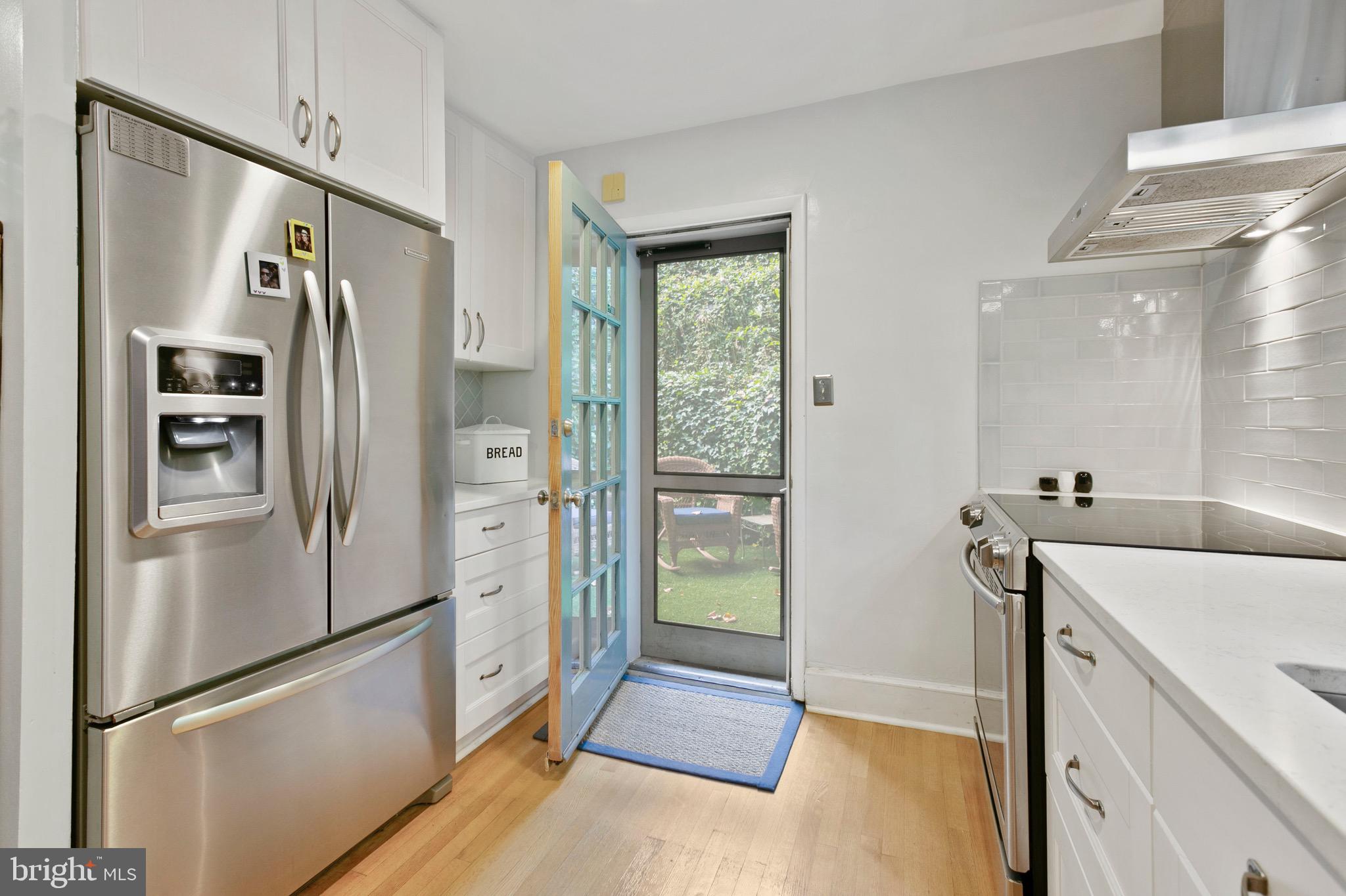 900 Navy Road Towson, MD 21204 - Photo 13 of 78 Kitchen towards rear patio