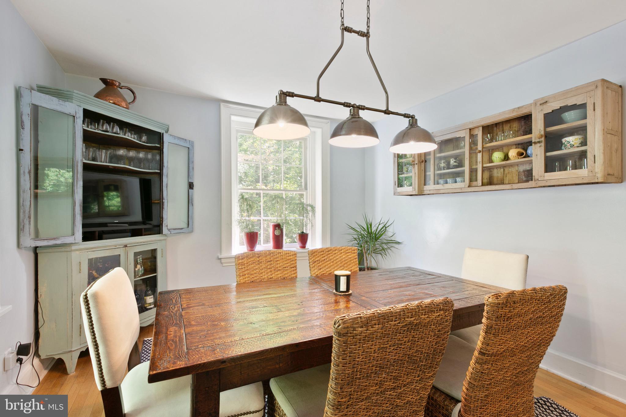 900 Navy Road Towson, MD 21204 - Photo 17 of 78 Dining Area towards front