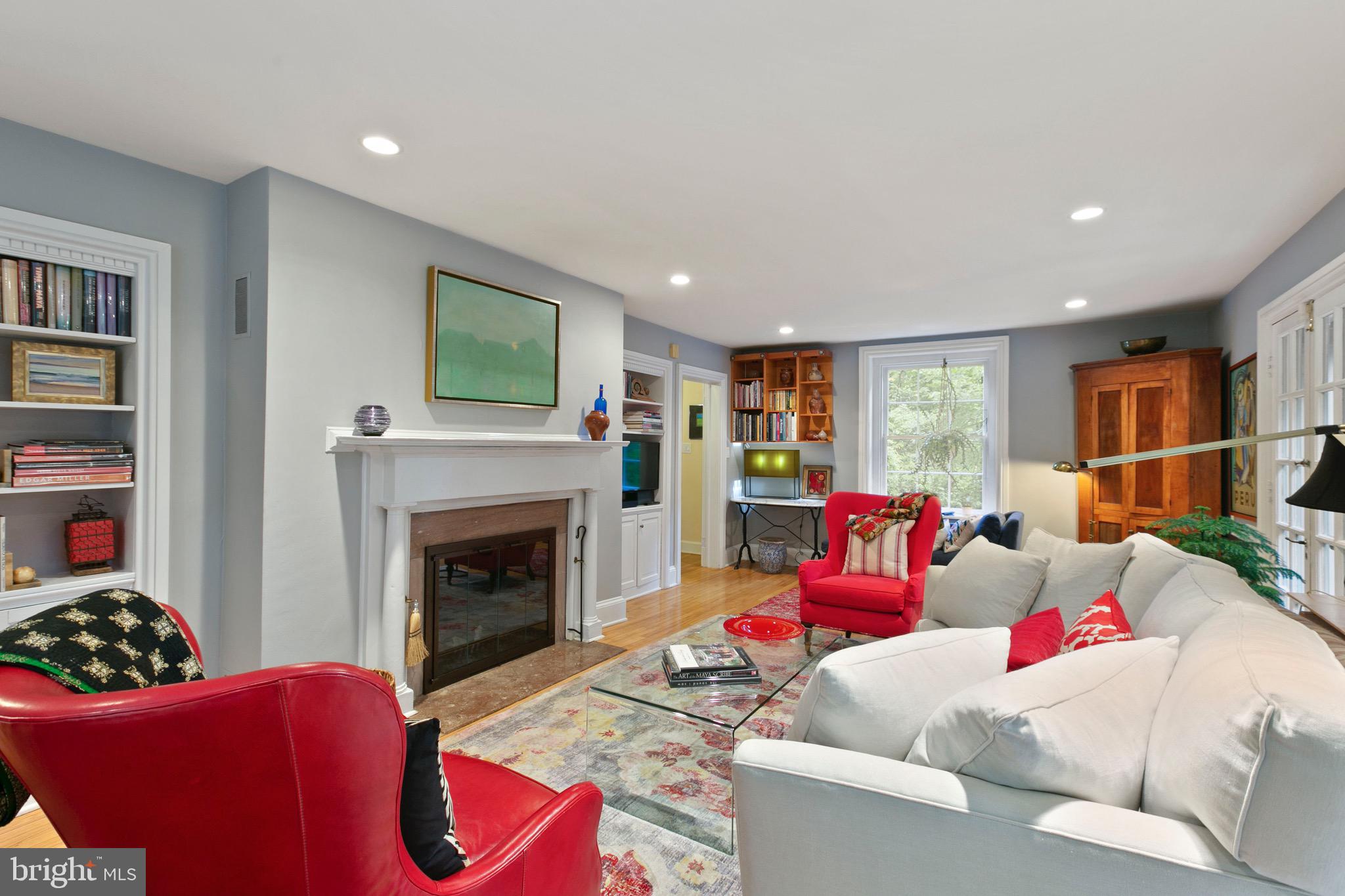 900 Navy Road Towson, MD 21204 - Photo 4 of 78 Living Room towards Front
