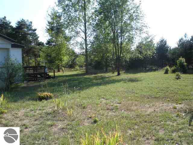 11367 Maple Road Beulah, MI 49617 - Photo 4 of 7 1720631-3.JPG