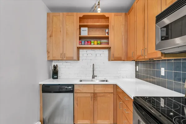 $305,000 | 5 East Columbia Avenue, Unit 5, Champaign, IL 61820