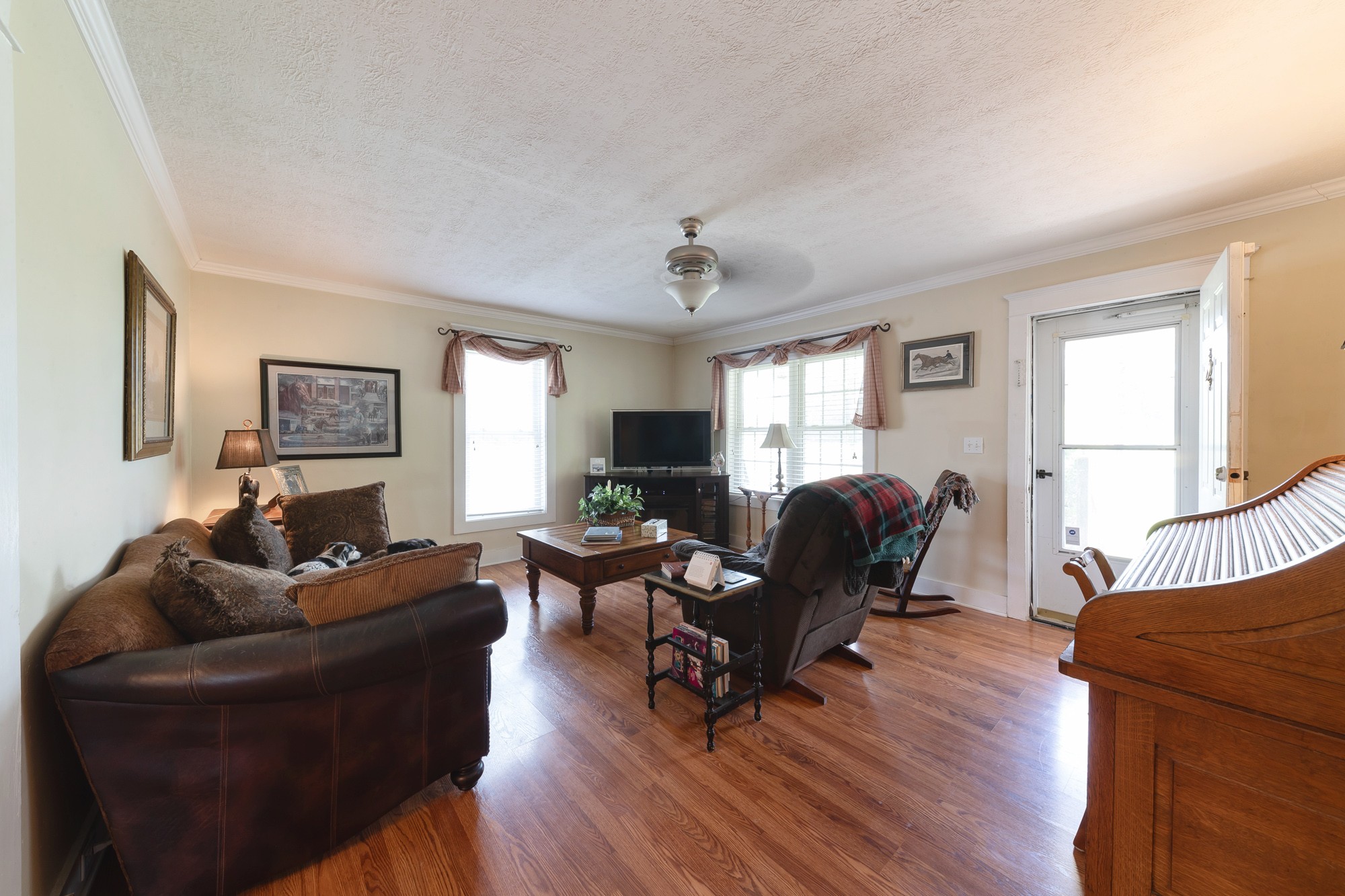 2446 Warner Bridge Road Shelbyville, TN 37160 - Photo 6 of 42 a living room with furniture and a window