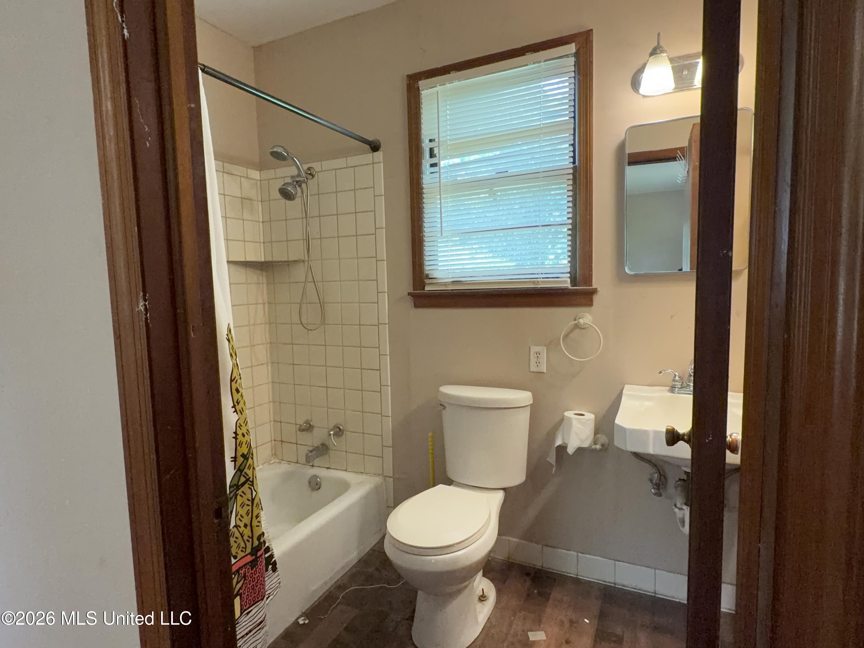 9361 Pigeon Roost Road Olive Branch, MS 38654 - Photo 15 of 34 Master Bath