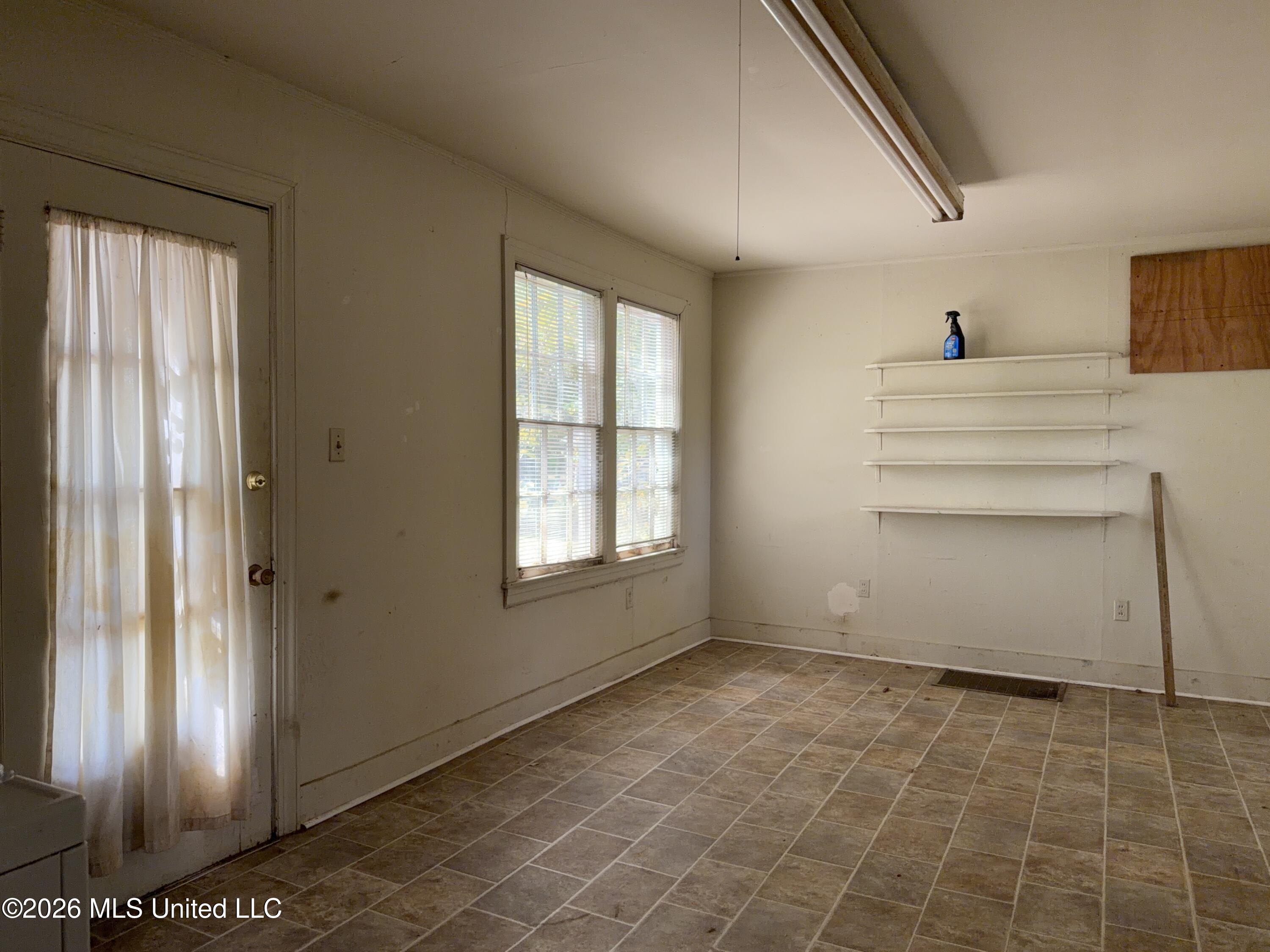 9361 Pigeon Roost Road Olive Branch, MS 38654 - Photo 20 of 34 Laundry