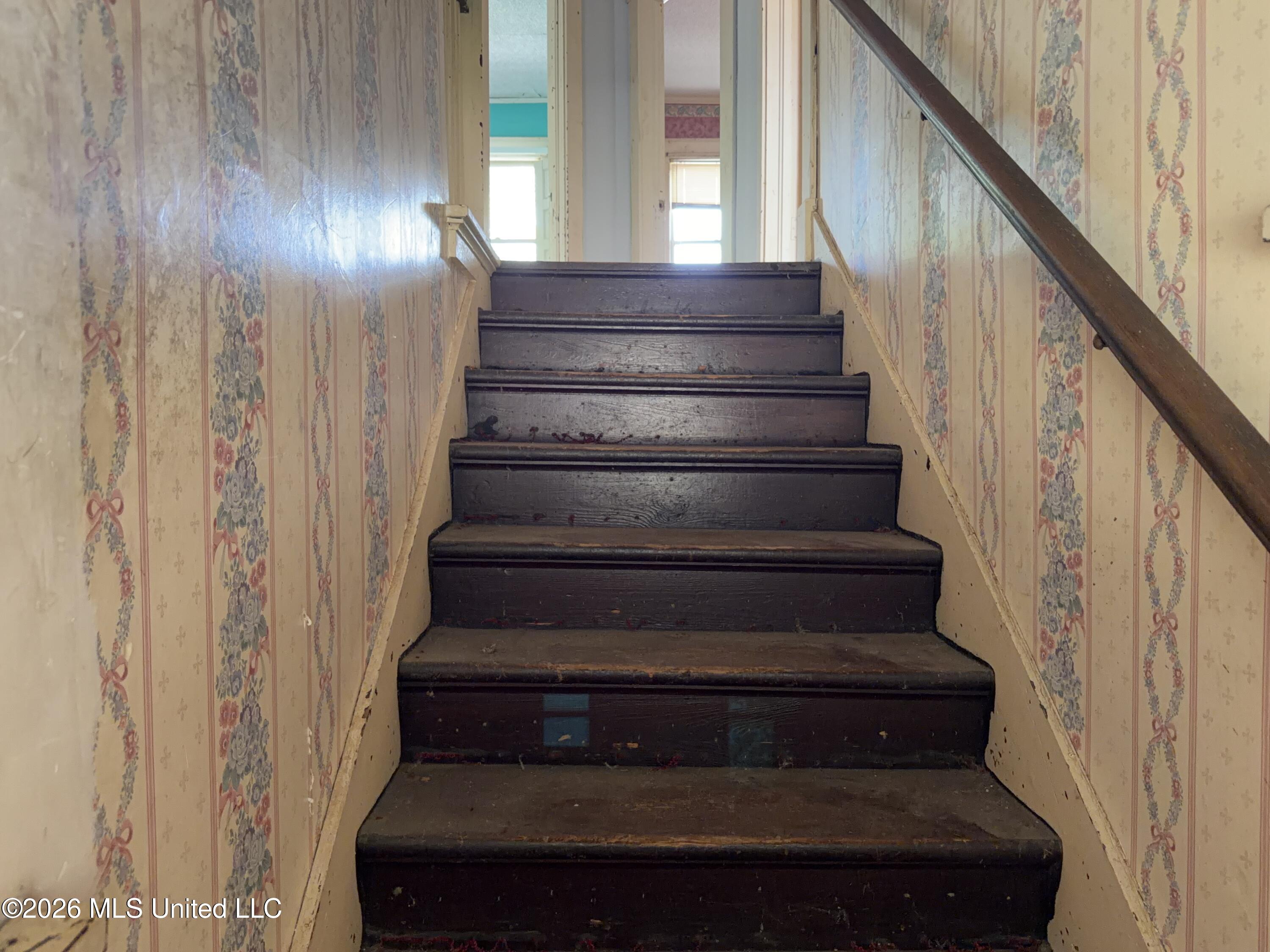 9361 Pigeon Roost Road Olive Branch, MS 38654 - Photo 22 of 34 Stairs
