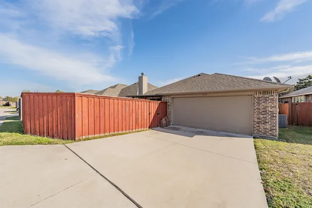 $280,000 | 2937 Mayfair Lane, Lancaster, TX 75134
