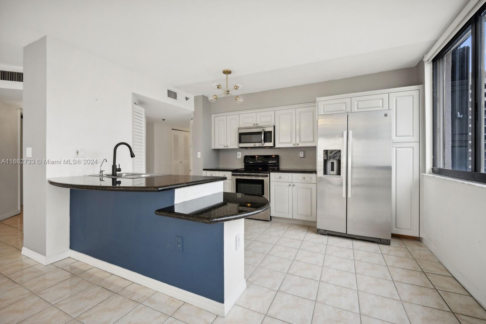 540 Brickell Key Drive, Unit 1413 Miami, FL 33131 - Photo 4 of 19 Gallery Image 4