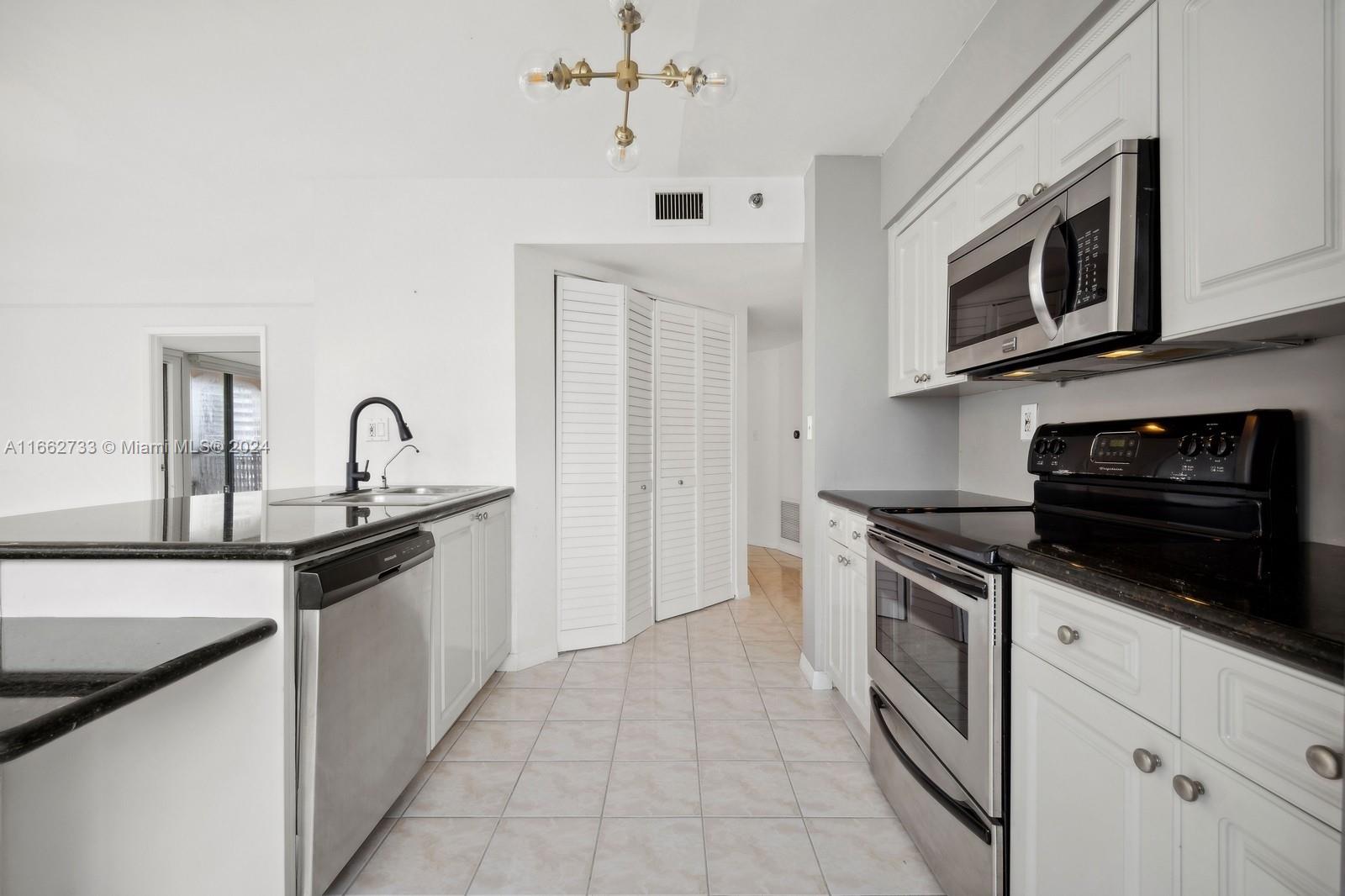 540 Brickell Key Drive, Unit 1413 Miami, FL 33131 - Photo 5 of 19 Gallery Image 5