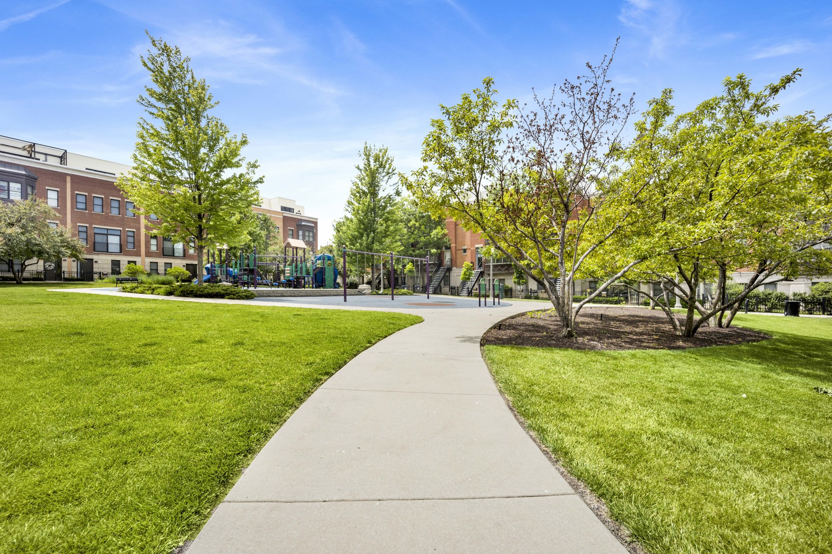 1414 South Halsted Street, Unit 3A Chicago, IL 60607 - Photo 39 of 62 a view of yard with swimming pool and green space