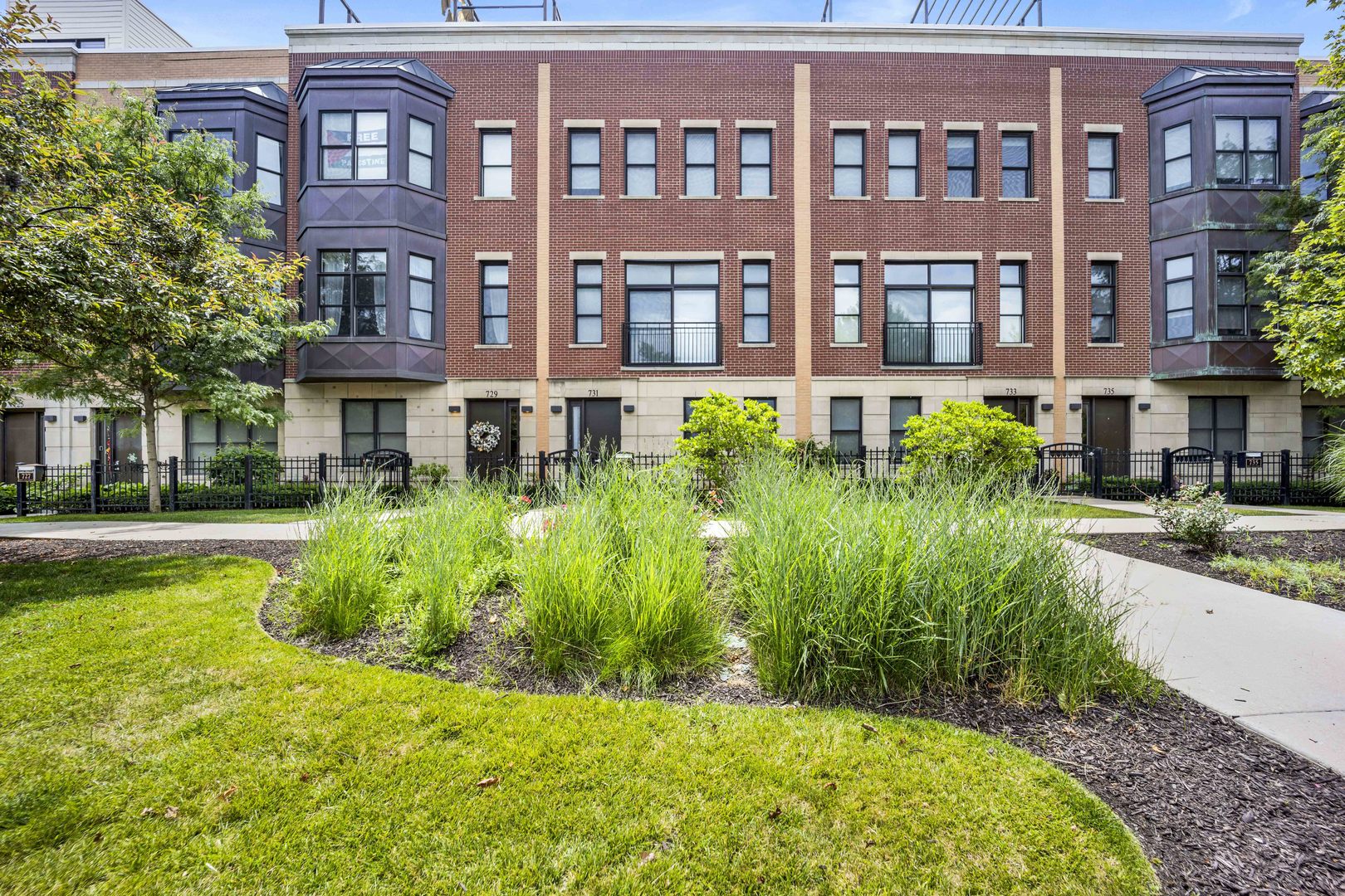 1414 South Halsted Street, Unit 3A Chicago, IL 60607 - Photo 42 of 62 a view of a building with garden