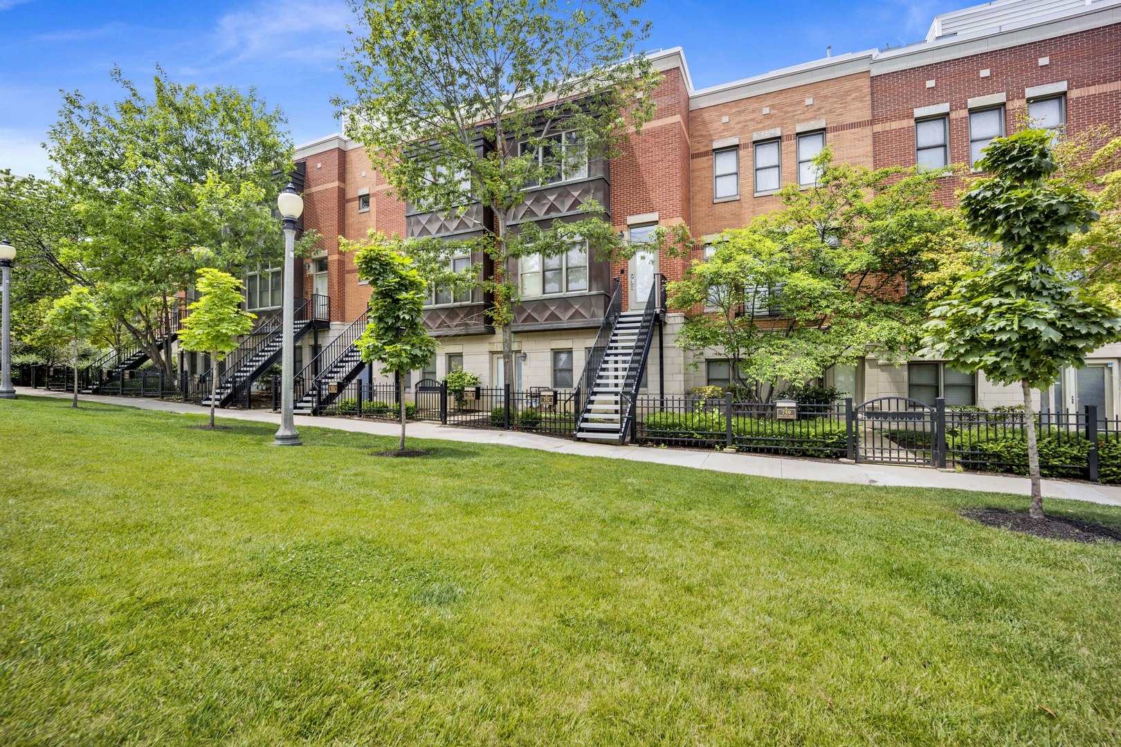 1414 South Halsted Street, Unit 3A Chicago, IL 60607 - Photo 44 of 62 front view of a building with a yard
