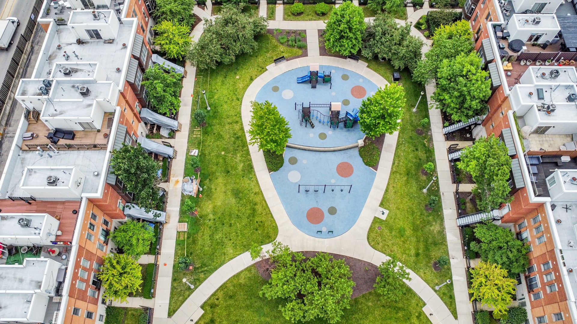 1414 South Halsted Street, Unit 3A Chicago, IL 60607 - Photo 62 of 62 an aerial view of a house