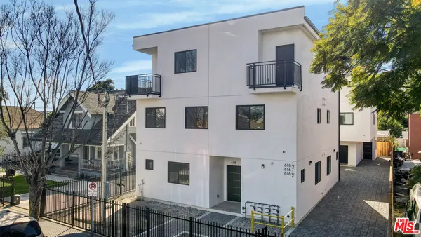 a view of a large white building