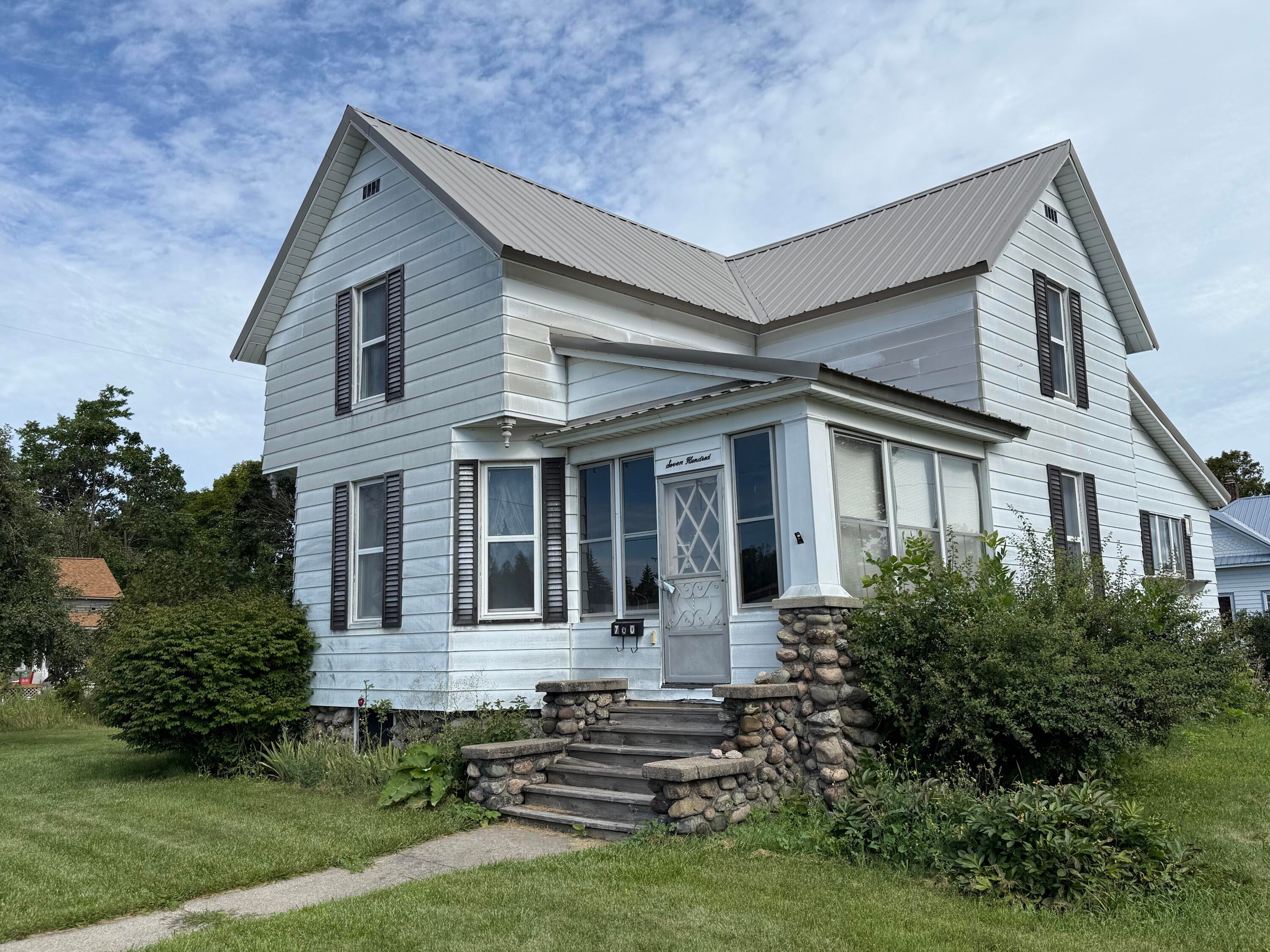700 Division Street Cheboygan, MI 49721 - Photo 1 of 16 IMG_7670