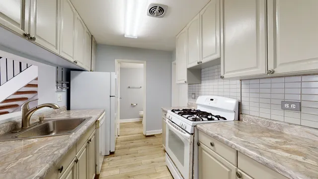 $1,900 | 368 Farmingdale Circle, Unit 368, Vernon Hills, IL 60061