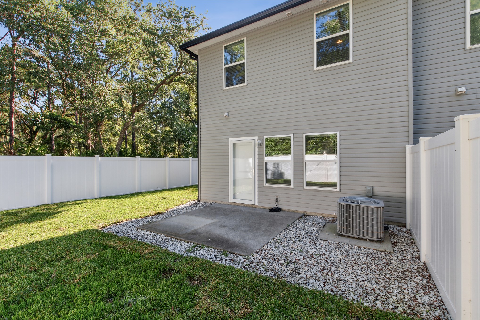 87279 Lents Road Yulee, FL 32097 - Photo 37 of 40 a view of a backyard with a garden