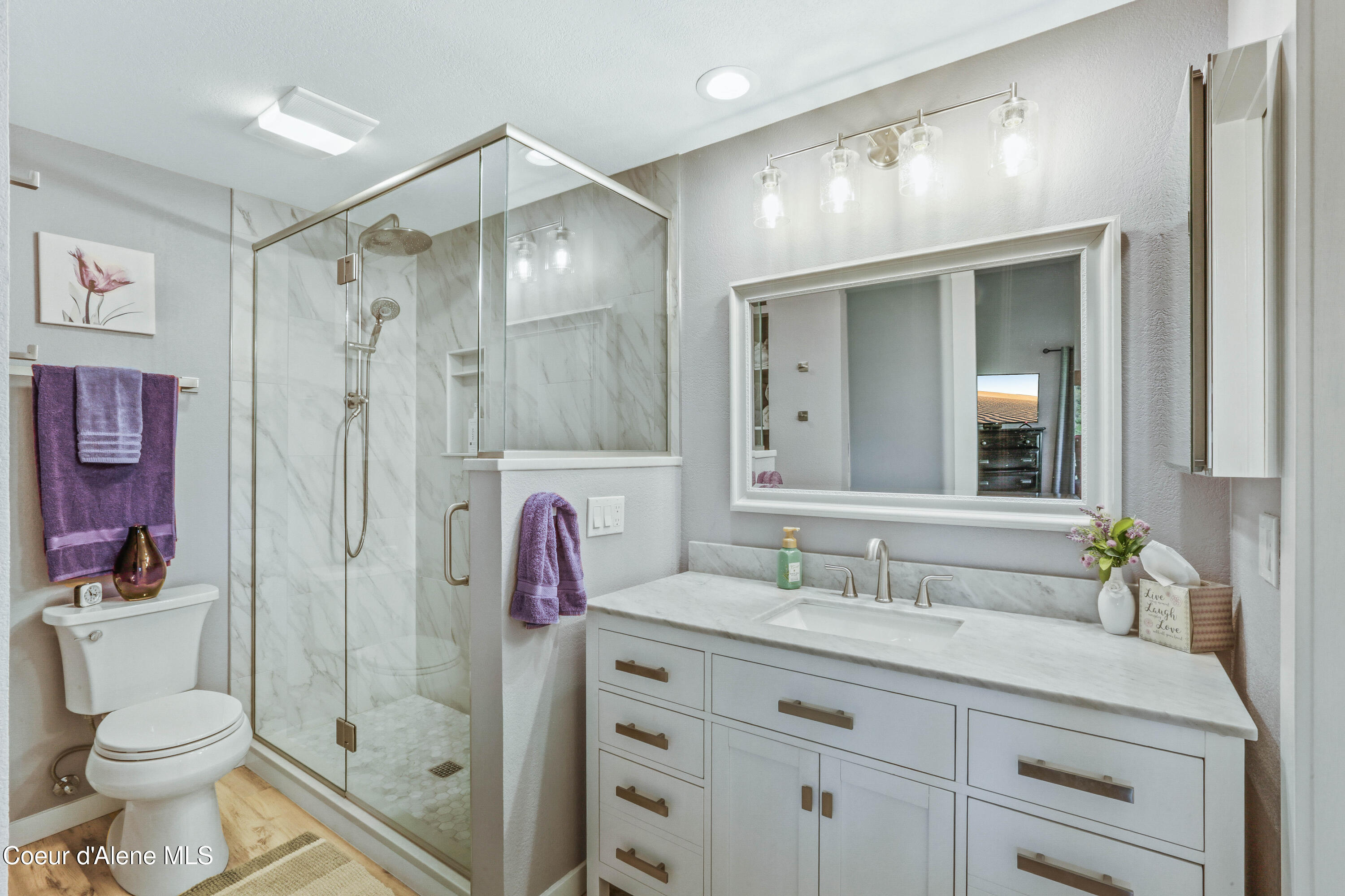 5299 West Green Court, Unit 11 Rathdrum, ID 83858 - Photo 14 of 30 Fully Updated Master Bathroom