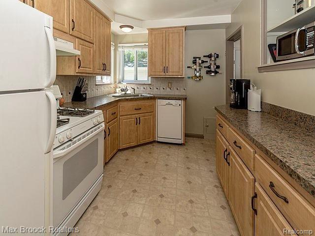 312 Normandy Road Royal Oak, MI 48073 - Photo 13 of 54 11216061816_13.jpg