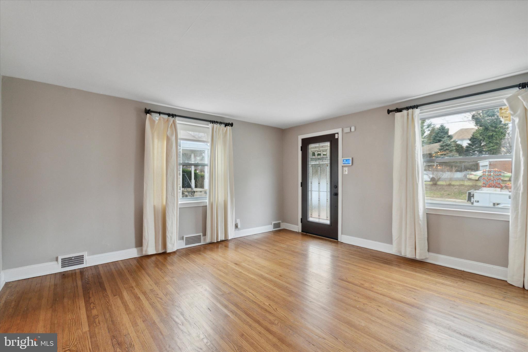 174 Marshall Road Lansdowne, PA 19050 - Photo 6 of 19 Entrance - Living room