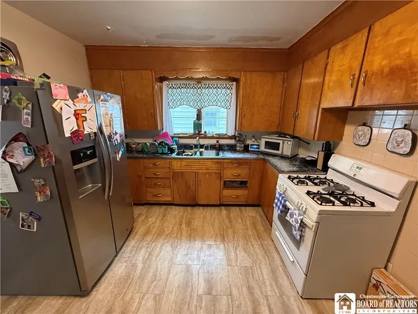 $159,900 | 28 Cleveland Avenue, Pomfret, NY 14063