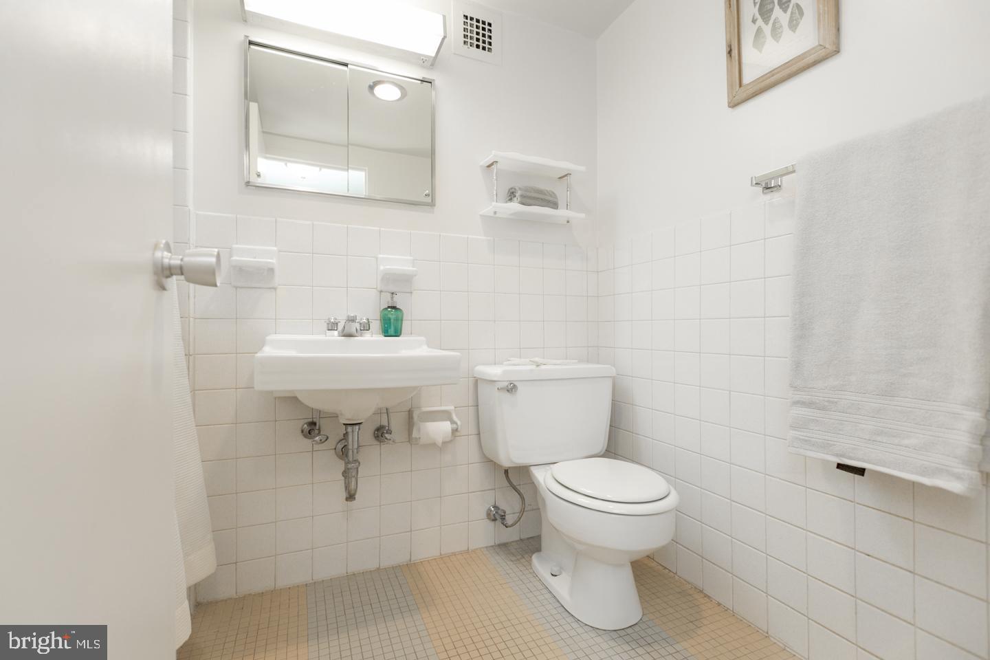 224-30 West Rittenhouse Square, Unit 602 Philadelphia, PA 19103 - Photo 10 of 20