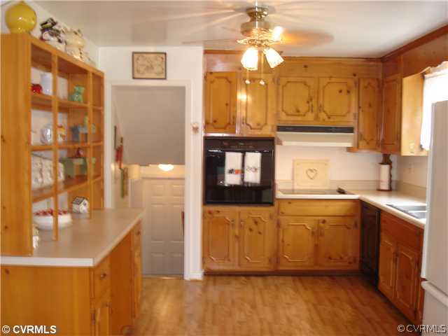 10517 Ashburn Road North Chesterfield, VA 23235 - Photo 3 of 9 Kitchen
