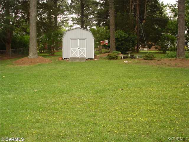 10517 Ashburn Road North Chesterfield, VA 23235 - Photo 9 of 9 Yard/Garden