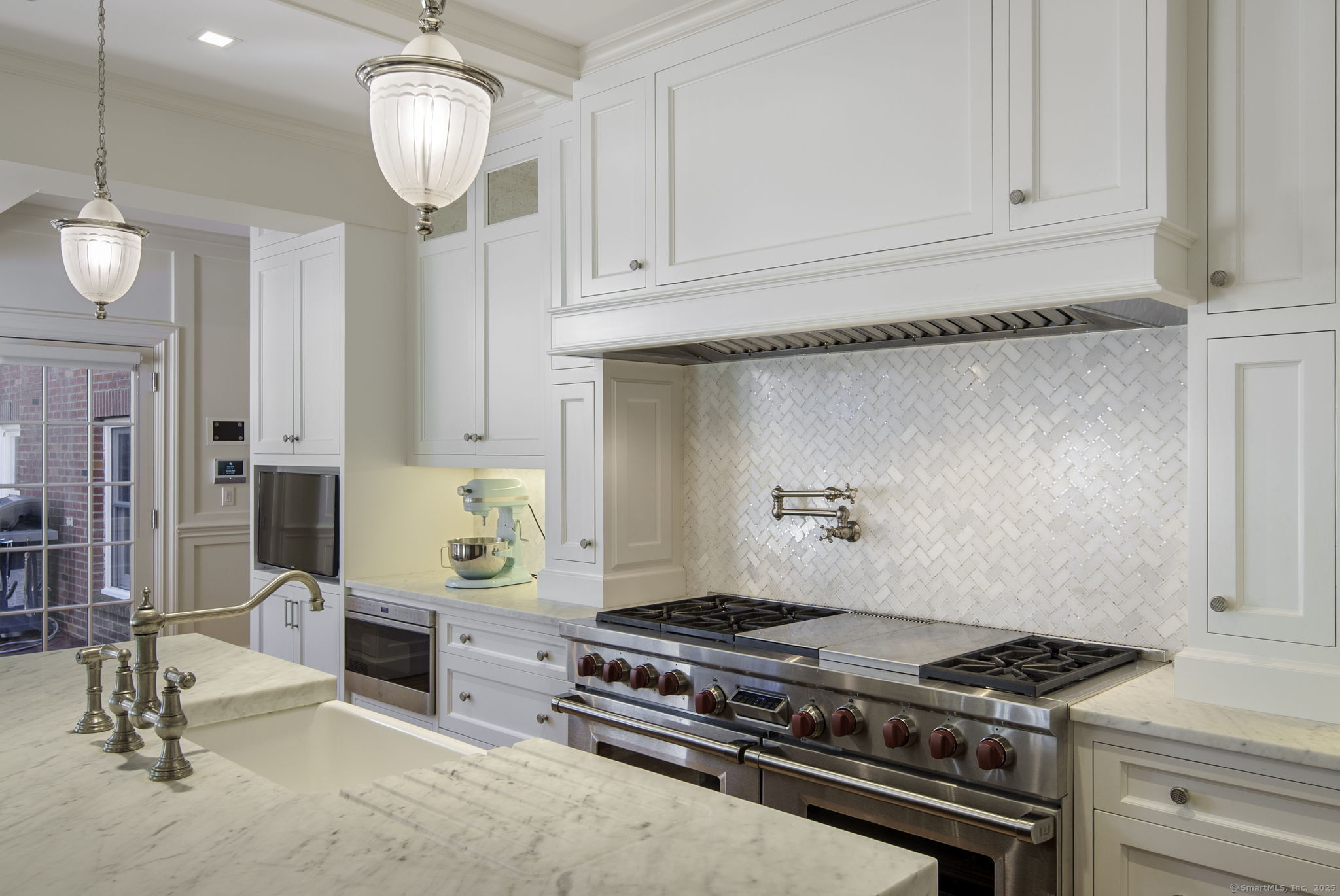 177 Long Close Road Stamford, CT 06902 - Photo 12 of 40