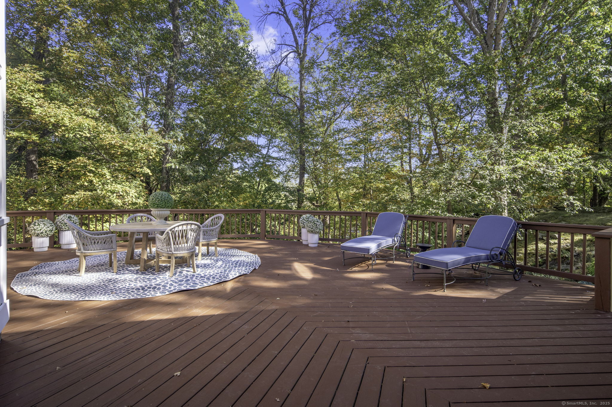 177 Long Close Road Stamford, CT 06902 - Photo 14 of 40