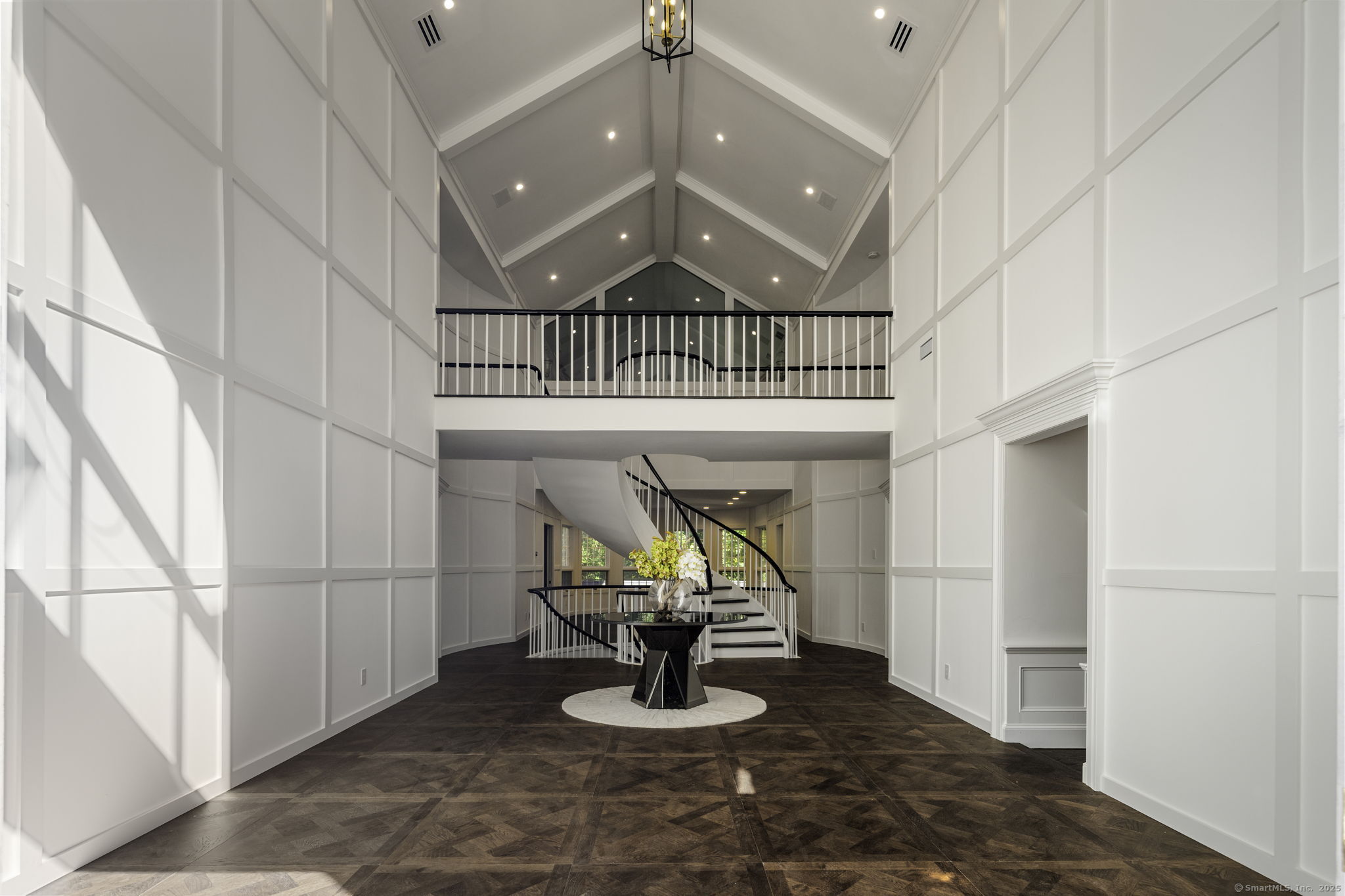 177 Long Close Road Stamford, CT 06902 - Photo 3 of 40