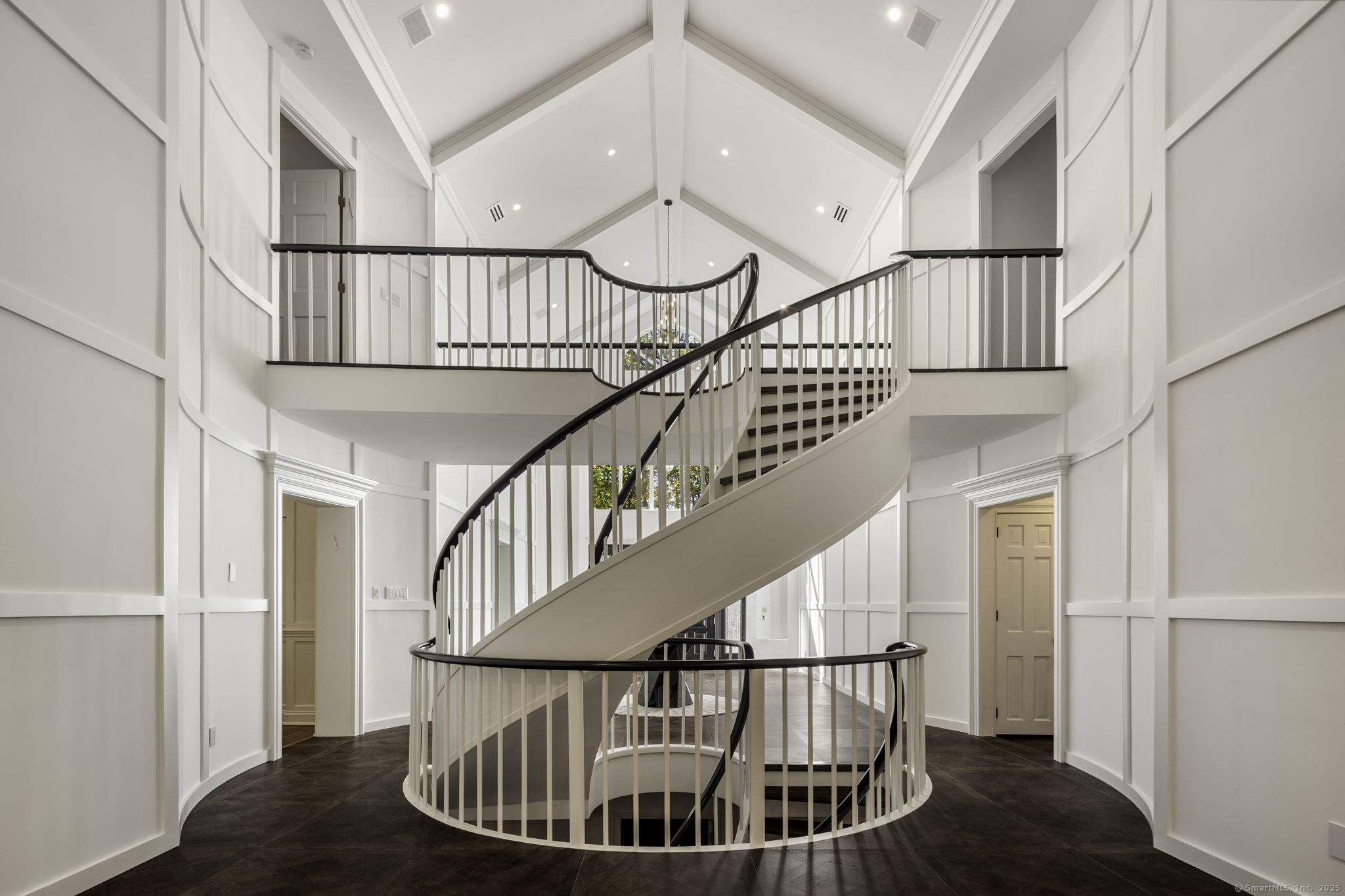 177 Long Close Road Stamford, CT 06902 - Photo 4 of 40