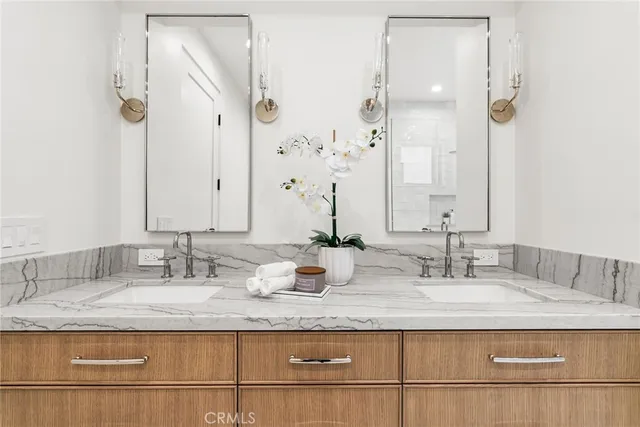 $3,500,000 | 303-5 Fernleaf Avenue, Corona del Mar, CA 92625