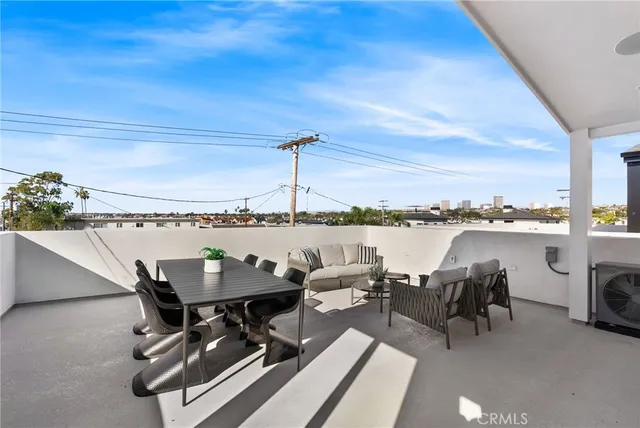 $3,500,000 | 303-5 Fernleaf Avenue, Corona del Mar, CA 92625