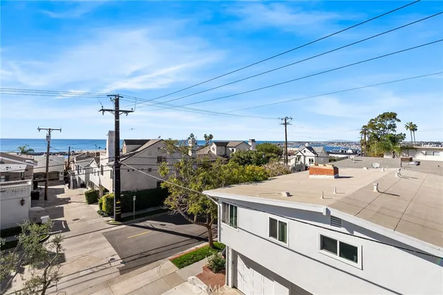 $3,500,000 | 303-5 Fernleaf Avenue, Corona del Mar, CA 92625