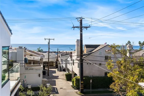 $3,500,000 | 303-5 Fernleaf Avenue, Corona del Mar, CA 92625