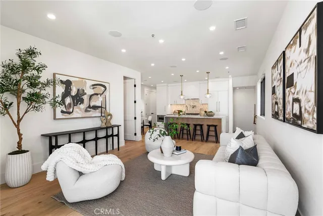 $3,500,000 | 303-5 Fernleaf Avenue, Corona del Mar, CA 92625