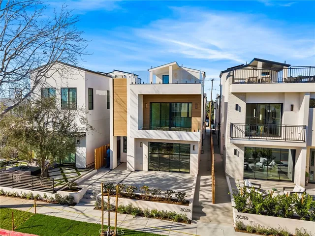 $3,500,000 | 303-5 Fernleaf Avenue, Corona del Mar, CA 92625