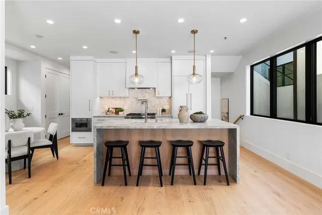 $3,500,000 | 303-5 Fernleaf Avenue, Corona del Mar, CA 92625