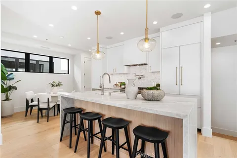 $3,500,000 | 303-5 Fernleaf Avenue, Corona del Mar, CA 92625