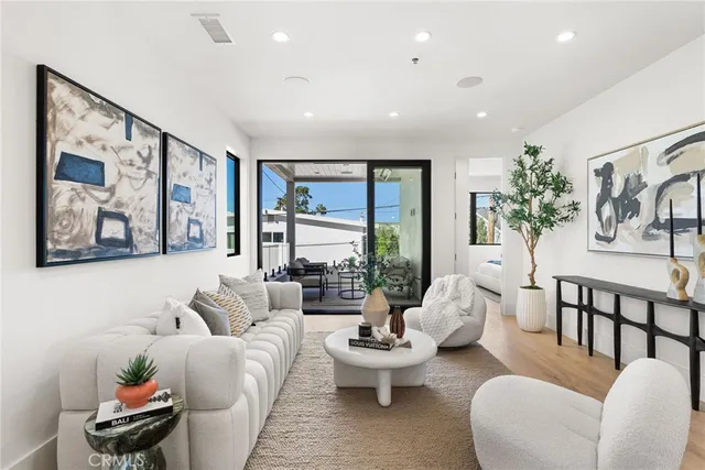 $3,500,000 | 303-5 Fernleaf Avenue, Corona del Mar, CA 92625