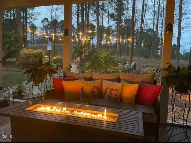 a view of a house with a yard and garage