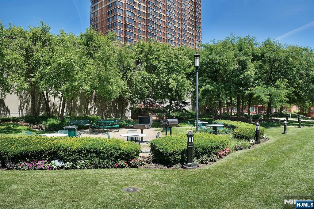 100 Old Palisade Road, Unit 1814 Fort Lee, NJ 07024 - Photo 21 of 23 a view of a park with large trees
